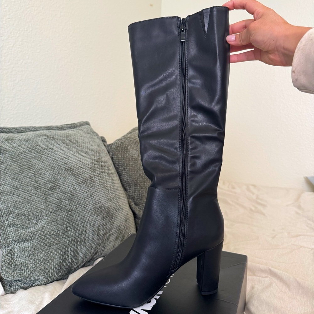 Black Heeled Knee-High Boots with Chunky Heel